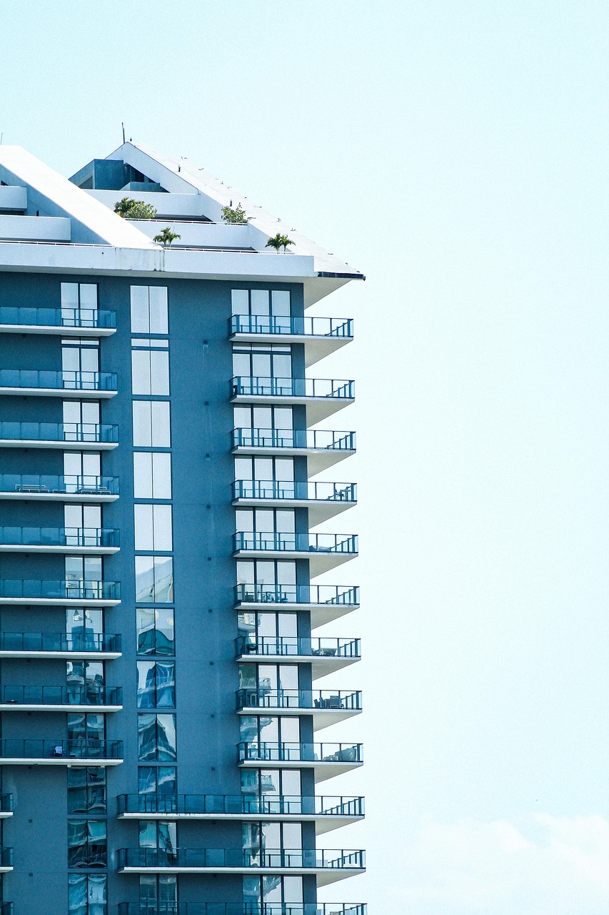 Où partir pour un voyage écoresponsable en harmonie avec la nature ? découvrez des conseils et astuces pour voyager de manière éco-responsable, réduire votre impact environnemental et profiter pleinement de voyages durables.