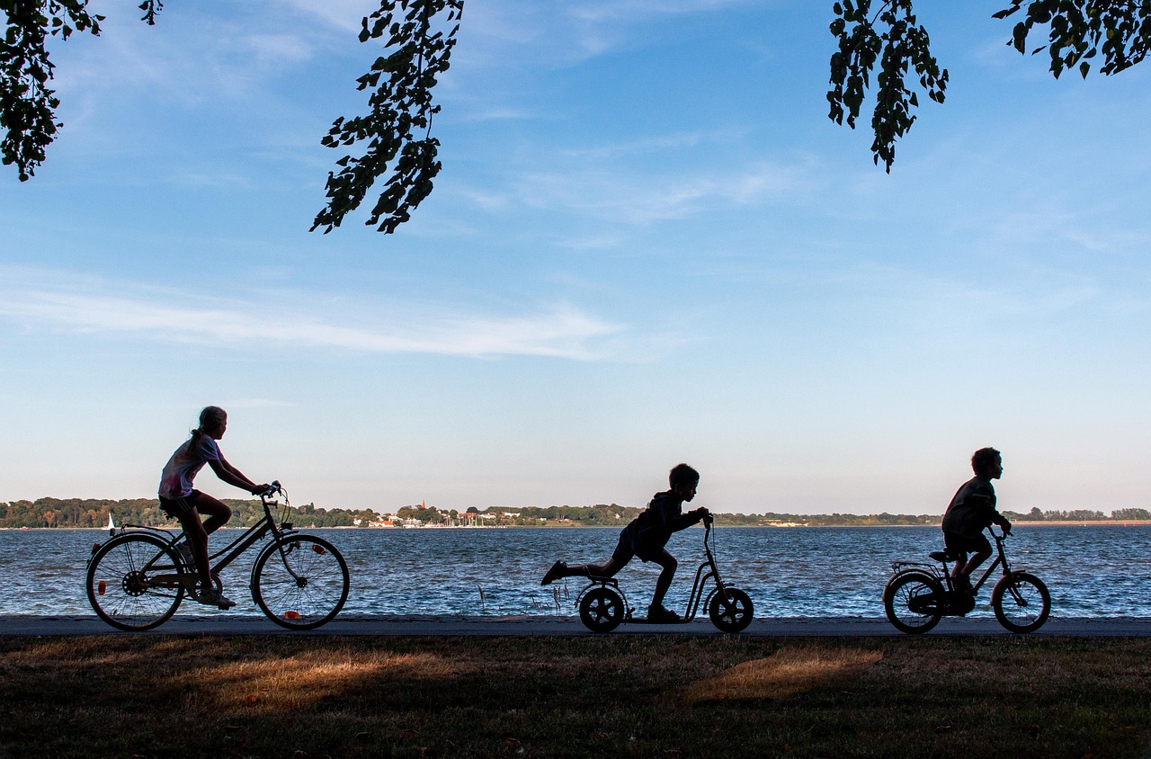d&eacute;couvrez des activit&eacute;s nautiques familiales inoubliables en m&eacute;diterran&eacute;e pour petits et grands, alliant plaisir, aventure et d&eacute;tente au bord de l'eau.