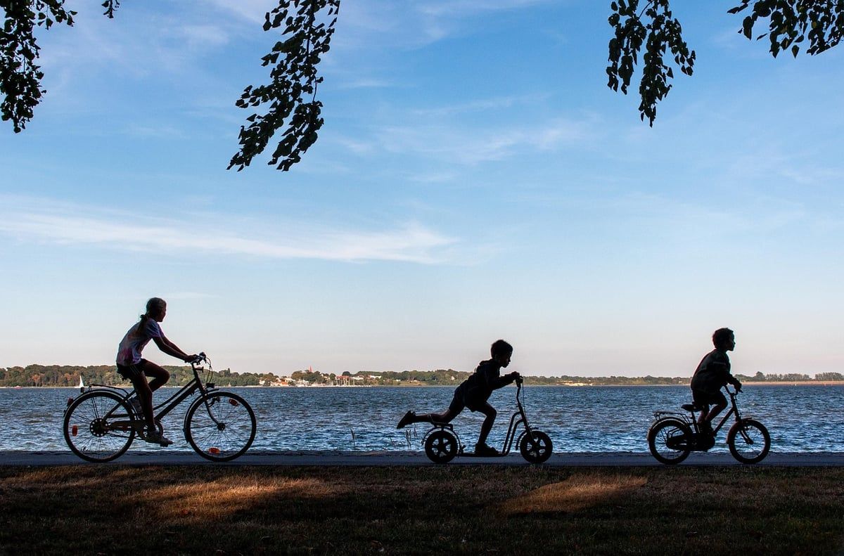 Quelles activités nautiques peut-on pratiquer en famille en Méditerranée ?